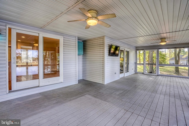 deck with ceiling fan