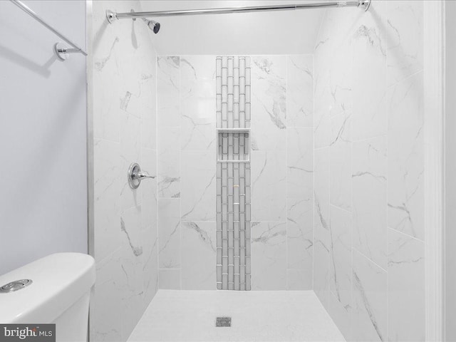 bathroom with toilet and tiled shower