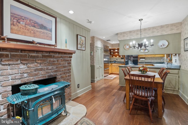 dining area featuring an inviting chandelier, light wood-type flooring, and sink