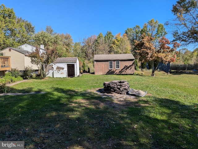 view of yard featuring a shed and an outbuilding