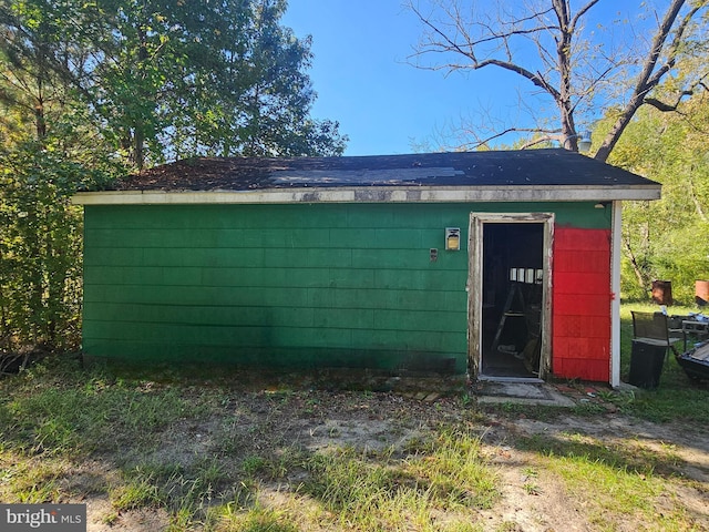 view of outbuilding