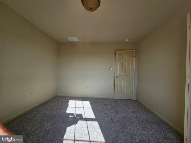 unfurnished room with carpet