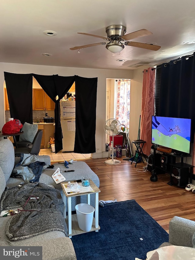 living room with ceiling fan and light hardwood / wood-style floors