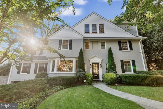 view of front of house with a front lawn