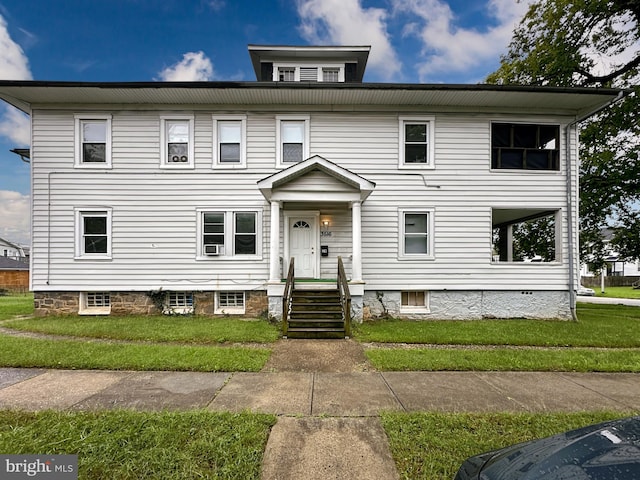 view of front of home featuring a front yard