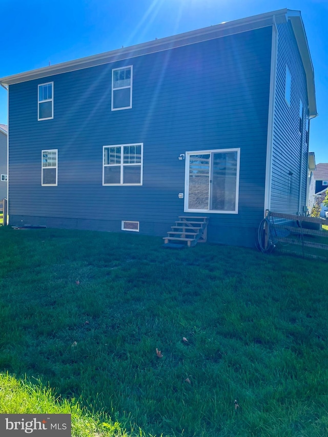 view of side of property featuring a lawn