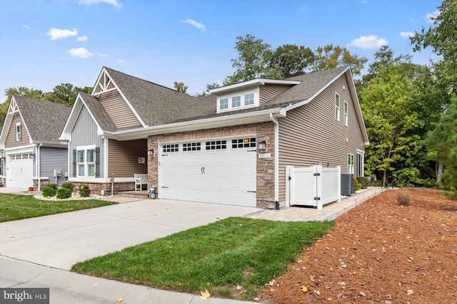 view of front of house featuring a front lawn