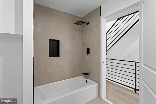 bathroom featuring tiled shower / bath and hardwood / wood-style floors