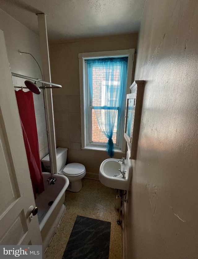 full bathroom with toilet, shower / bathtub combination with curtain, and sink