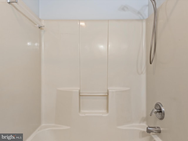 bathroom featuring shower / tub combination