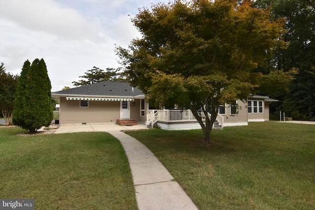 view of front facade with a front lawn