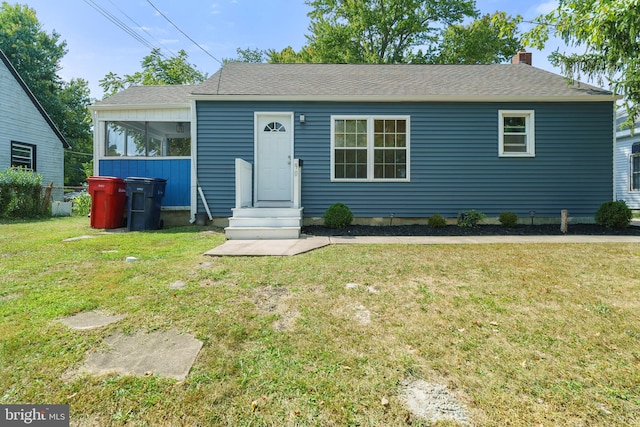 view of front facade with a front lawn