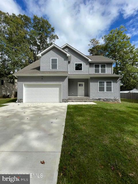 view of front of house with a front yard