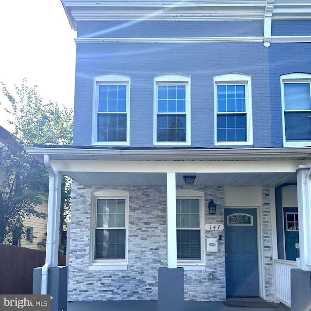 view of front of home with covered porch