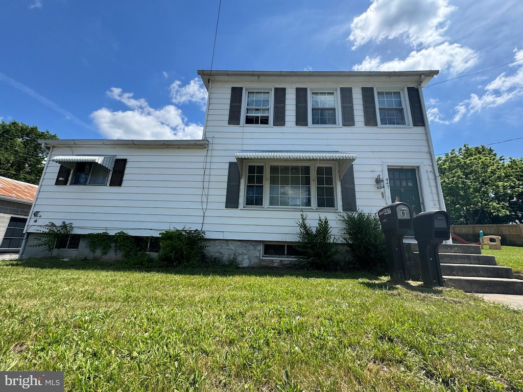 view of front of property with a front lawn