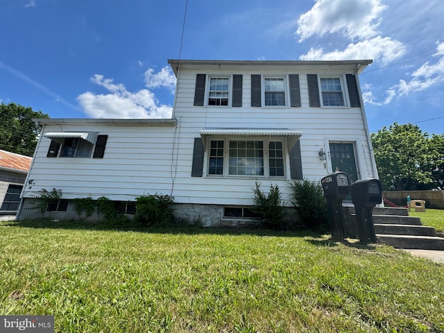 view of front of property with a front lawn