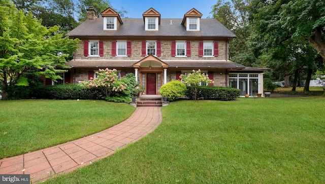 view of front of home with a front lawn