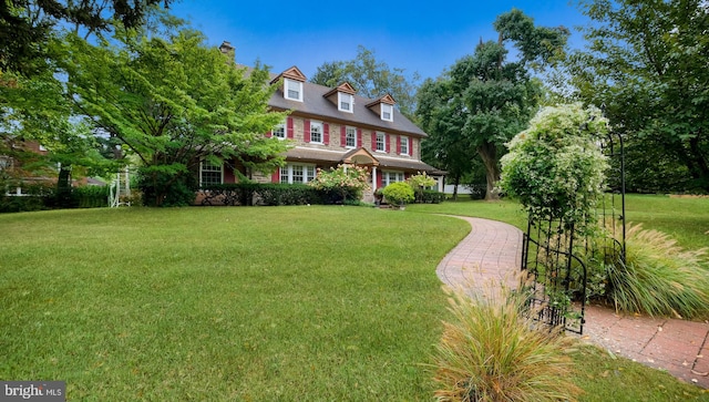 view of front of property with a front lawn