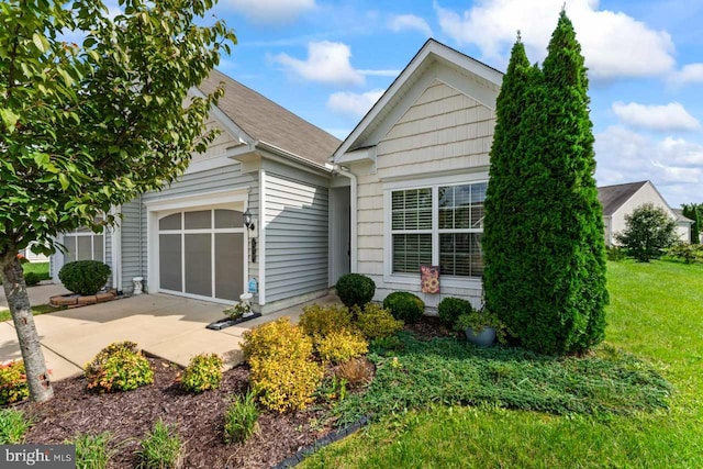 view of front of house with a front yard