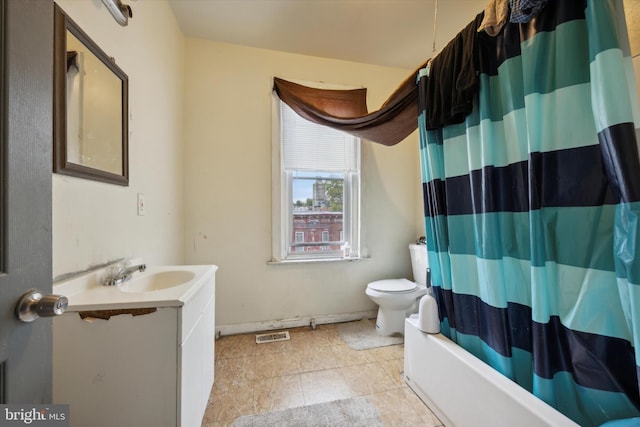 full bathroom featuring shower / tub combo with curtain, vanity, and toilet