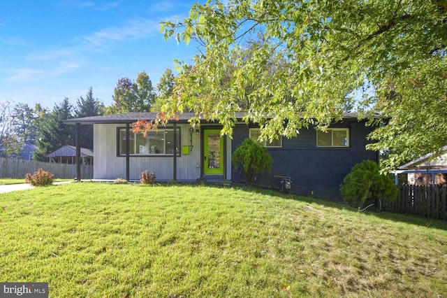 view of front of property with a front lawn