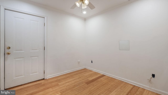 empty room featuring ornamental molding, light hardwood / wood-style floors, and ceiling fan