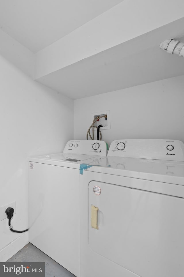 laundry room with washing machine and clothes dryer