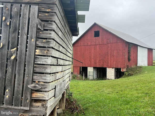 view of outdoor structure featuring a lawn