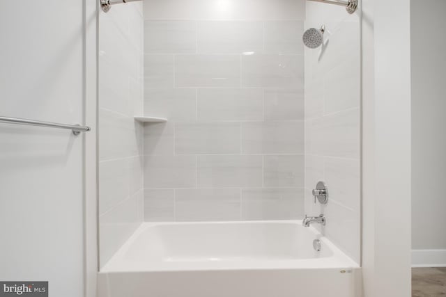 bathroom with tiled shower / bath