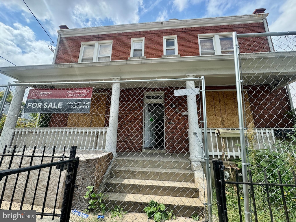 view of front of property