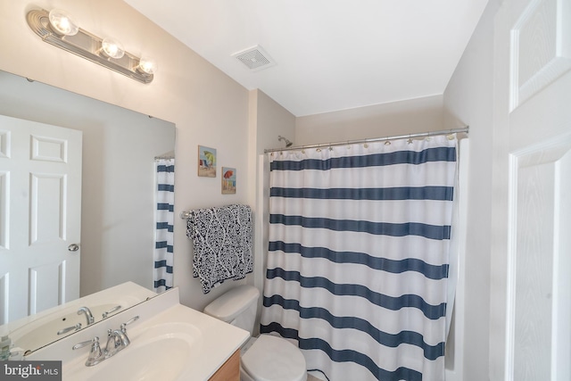 bathroom with a shower with curtain, vanity, and toilet