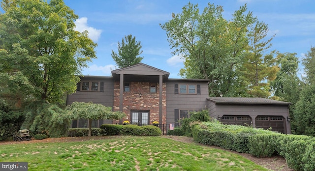 view of front of home featuring a garage and a front yard