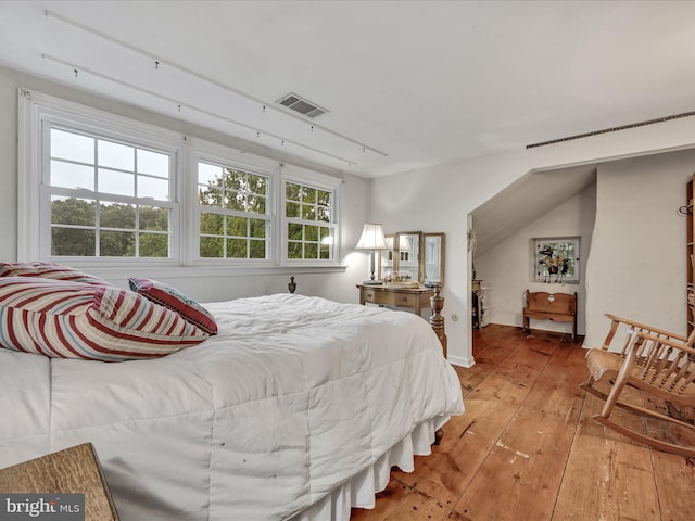 1414 Little Ln, Seven Valleys, PA 17360 - bedroom featuring light wood finished floors and visible vents