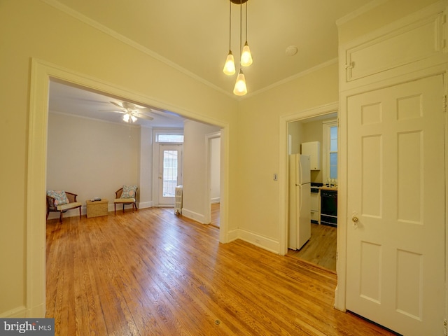 spare room featuring ornamental molding, light hardwood / wood-style floors, and ceiling fan