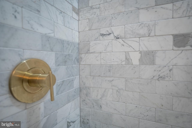 details with a tile shower