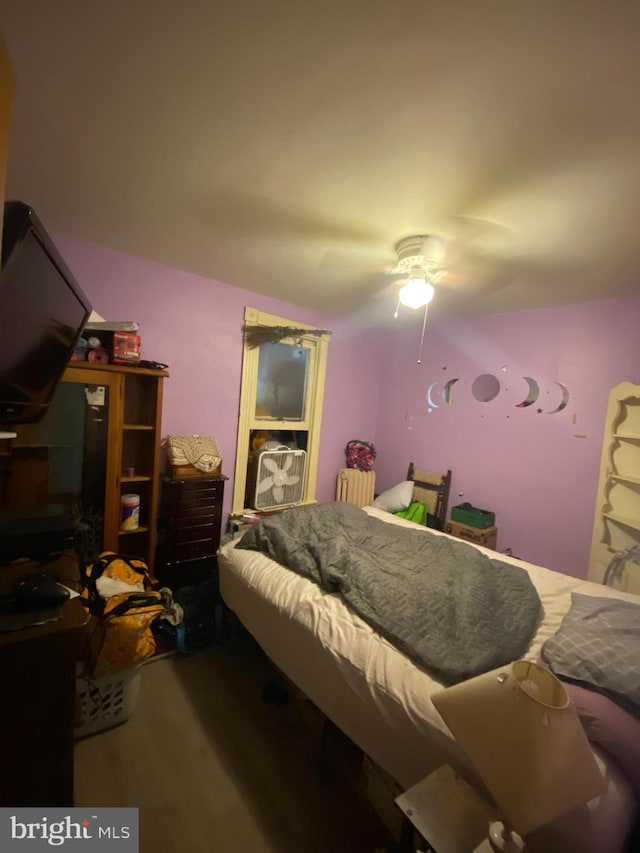 bedroom featuring ceiling fan