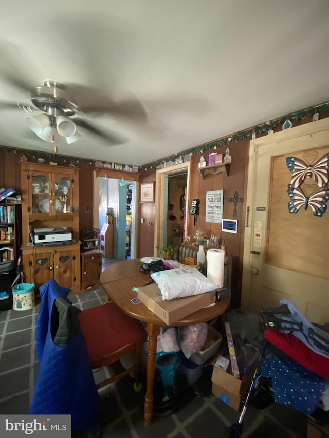 dining space with ceiling fan