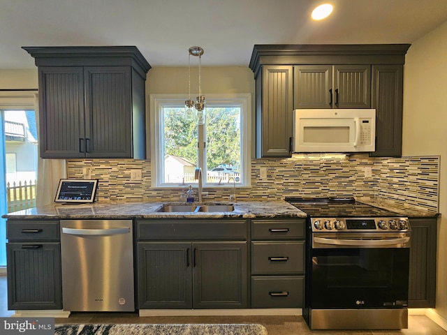 kitchen featuring tasteful backsplash, stainless steel appliances, and sink