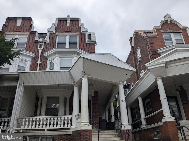 view of front facade with covered porch