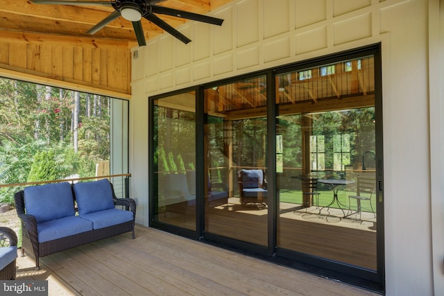 entryway featuring light hardwood / wood-style floors and ceiling fan