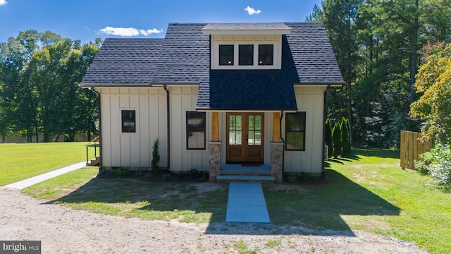 view of front facade with a front lawn