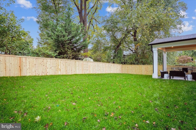 view of yard featuring a patio area