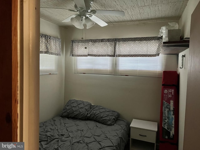 bedroom featuring ceiling fan