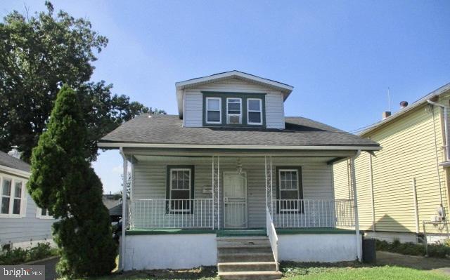 bungalow-style house with covered porch