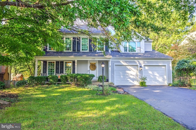 view of front of home featuring a front lawn