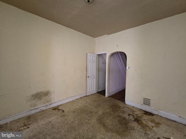 spare room featuring a textured ceiling