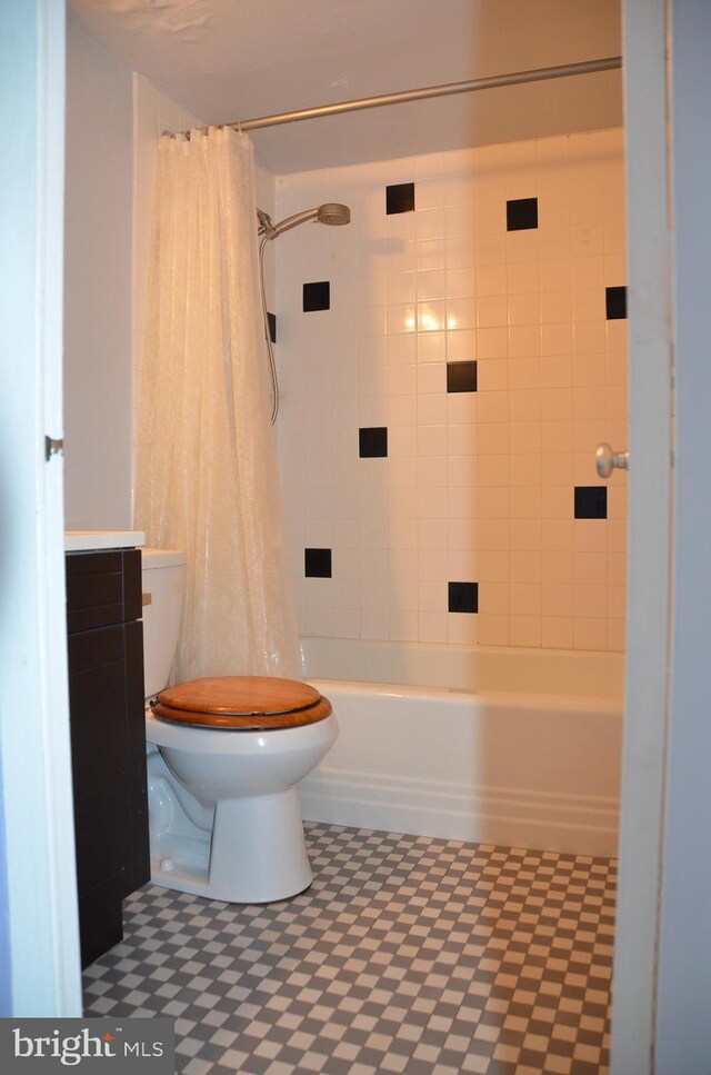 full bathroom featuring vanity, toilet, and shower / bath combo with shower curtain