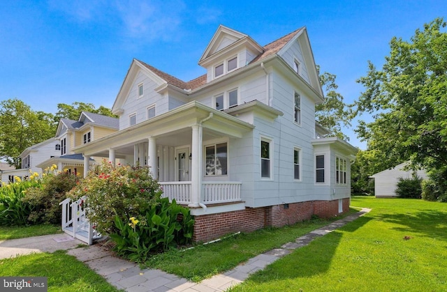 view of front facade featuring a front yard and a porch