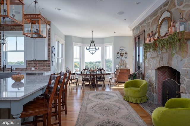 dining room featuring sink, hardwood / wood-style floors, and a notable chandelier