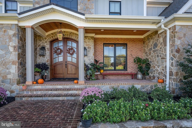 property entrance featuring a porch